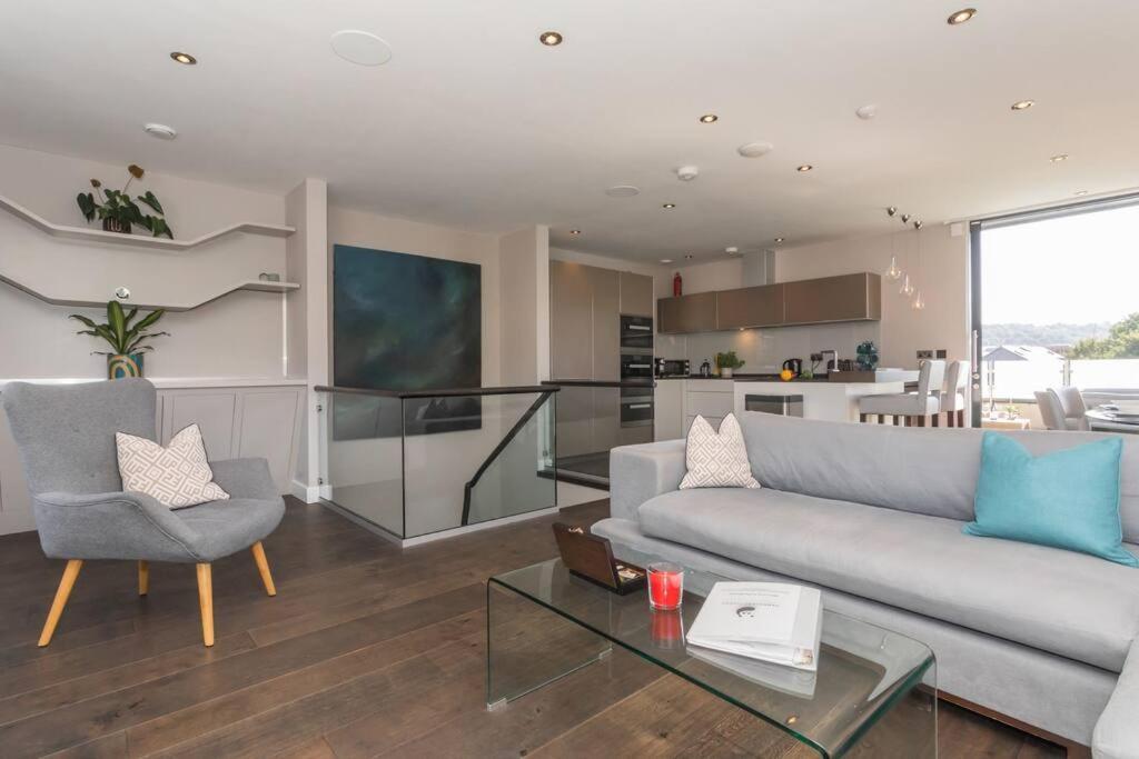Stylish Penthouse Apartment With Hot Tub Бат Экстерьер фото